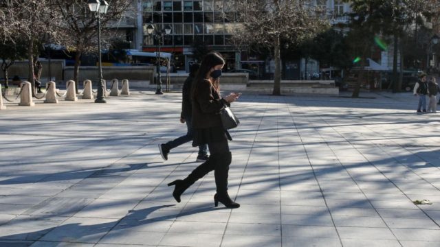 Κορωνοϊός: 2.575 νέα κρούσματα – 16 θάνατοι