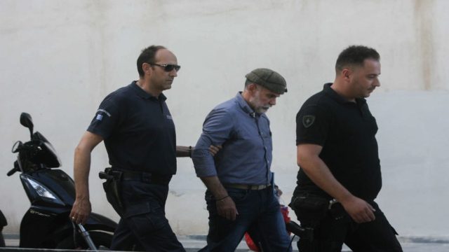 Δολοφονία Γρηγορόπουλου: Δίκη για την αποφυλάκιση Κορκονέα χωρίς να κληθεί η οικογένεια του θύματος (video)