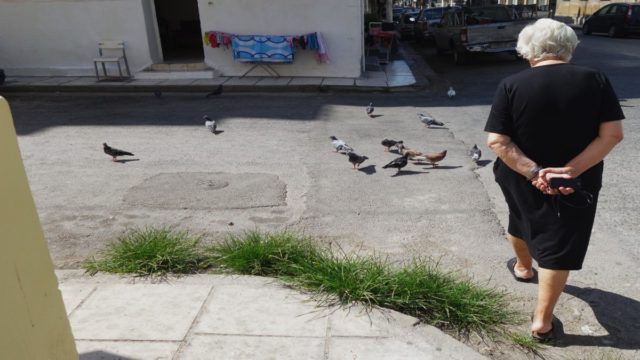 Τρόμος για γιαγιά στην Χαλκιδική: 52χρονη την «ξάφρισε» με το πρόσχημα υποτιθέμενης απολύμανσης – Πάνω από 77.000 ευρώ η λεία