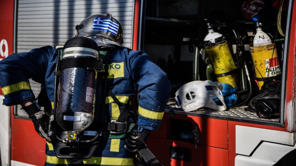 Φωτιά τώρα στο κέντρο της Αθήνας – Έσπευσε η Πυροσβεστική