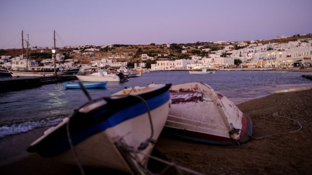 Μύκονος: Τουρίστες πλήρωσαν για αστακομακαρονάδα, καλαμαράκια, σαλάτα και ψωμί… πάνω από 1.500 ευρώ!