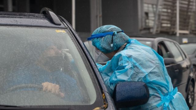 Κορωνοϊός: Σε παρατεταμένη αποκλιμάκωση οι διασωληνώσεις στις ΜΕΘ της χώρας – Τα ημερήσια (11/5) κρούσματα