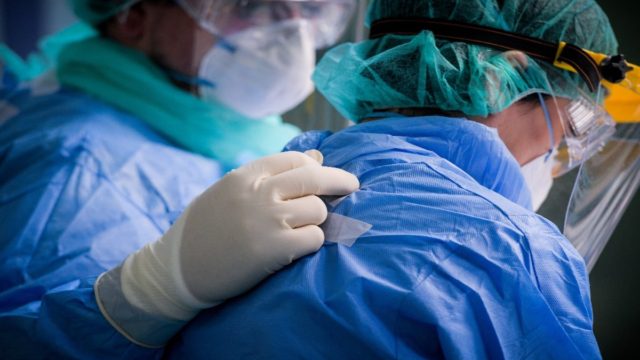 Δραματική προειδοποίηση καθηγητή ιατρικής για την ευλογιά των πιθήκων: «Μπορεί να εξελιχθεί σε πανδημία – Να επανέλθει η χρήση μάσκας» (video)