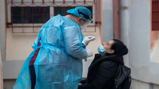 Κορωνοϊός: Σε κατακόρυφη πτώση και σήμερα (9/5) τα κρούσματα στη χώρα