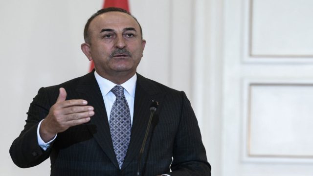 Το… τραβάει κι άλλο ο Τσαβούσογλου – Προκλητικότερος από ποτέ: «Η Ελλάδα ζήτησε από τη “Μακεδονία” να αλλάξει το όνομά της» (video)