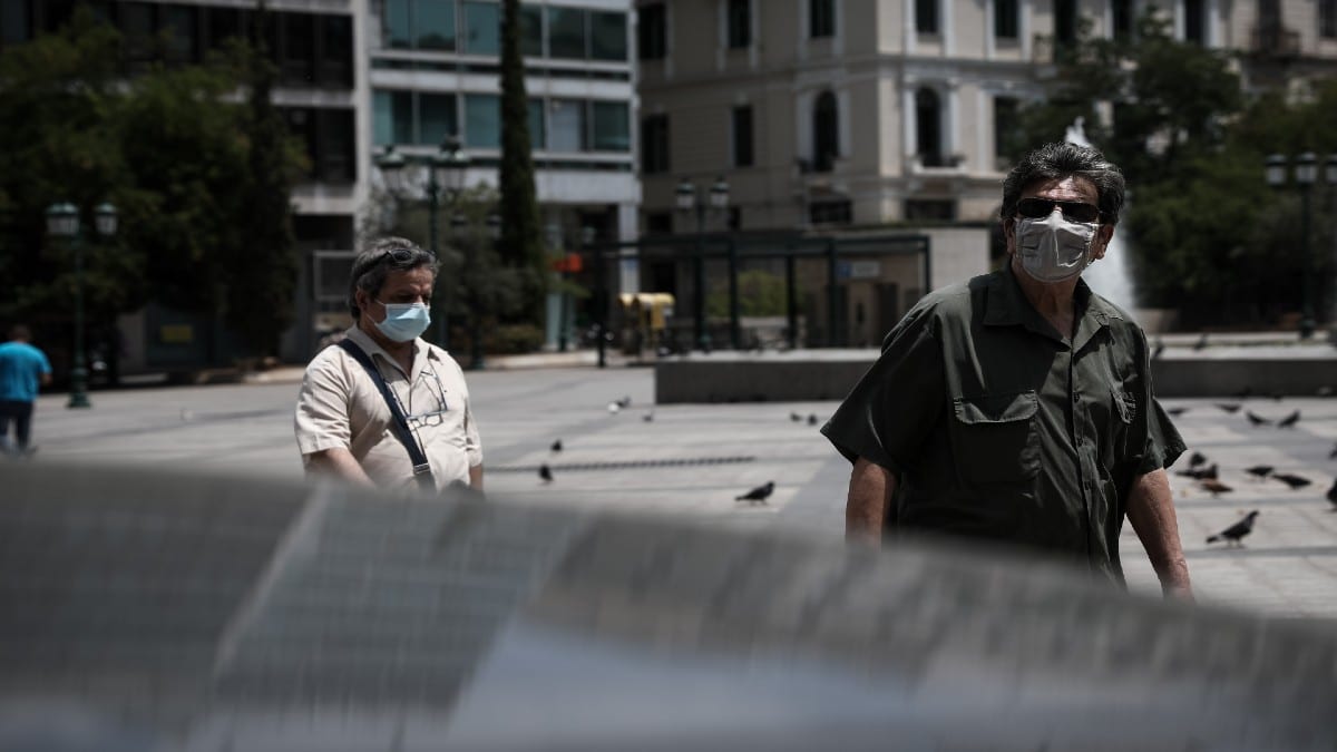 Κορωνοϊός: Ξανά πάνω από το όριο των 20 οι θάνατοι – Σταθερότητα στα ημερήσια (22/5) κρούσματα