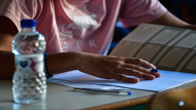 Πανελλήνιες 2022: Έτσι θα δώσουν εξετάσεις οι υποψήφιοι – Όλα τα υγειονομικά πρωτόκολλα