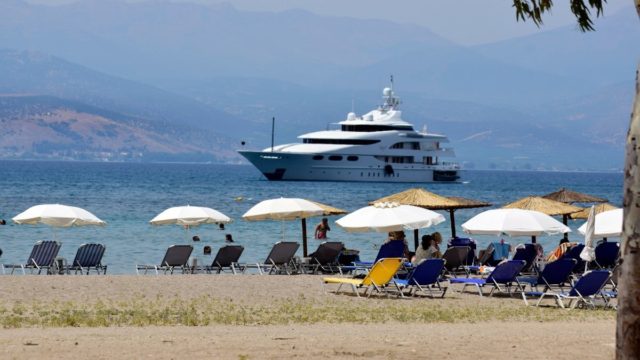 Καιρός – Από την κουβέρτα… ξανά στην παραλία: Το κύμα καύσωνα σε Ιβηρική και Γαλλία που θα επηρεάσει την Ελλάδα και η προειδοποίηση Αρναούτογλου (video)