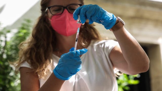 Ευλογιά των πιθήκων: Νέα στοιχεία για τη νόσο – Πόσο μολυσματική είναι και ποιοι πρόκειται να εμβολιάζονται (video)