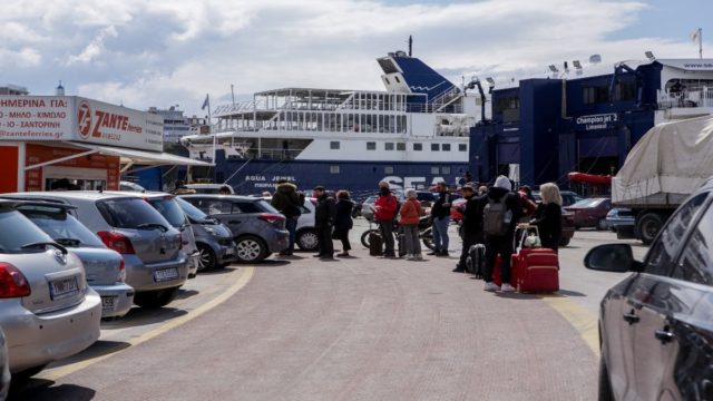 Άπιαστο όνειρο οι διακοπές πλέον: Μέχρι και τις 3.500 ευρώ για μία οικογένεια μπορεί να φτάσει το «μαλλί»!