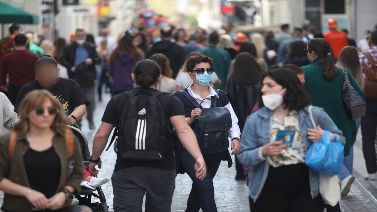 Κορωνοϊός – Κρούσματα: Σε σταθερά χαμηλές «πτήσεις» και σήμερα (8/5) οι σκληροί δείκτες της πανδημίας