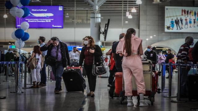 Κορωνοϊός: Τεράστια ανατροπή με τη μάσκα σε αεροδρόμια και αεροπλάνα από τις 16 Μαΐου!