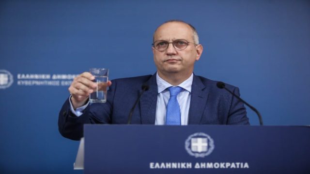 Οικονόμου: «Εκπτώσεις στο ρεύμα για όλους» – Πότε ανοίγει η πλατφόρμα για τις επιστροφές (video)