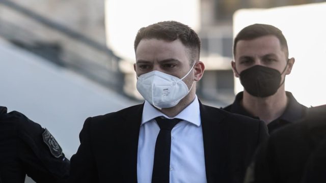 Γλυκά Νερά – Η μέρα που έκλαψε ο Μπάμπης: Τι τον έκανε να λυγίσει και το «ψυχρός εκτελεστής» της αντιεισαγγελέα (video)