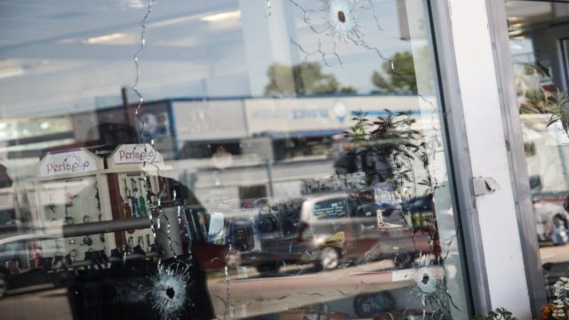 Θεσσαλονίκη: «Κλίμα τρομοκρατίας από κυκλώματα…» – Βρέθηκε το καλάσνικοφ με το οποίο «γάζωσαν» το βενζινάδικο (photos)