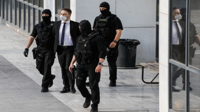 Πόσο ακόμη θα προκαλεί με τη στάση του; Έφεση καταθέτει ο Μπάμπης Αναγνωστόπουλος για τη δικαστική απόφαση (video)