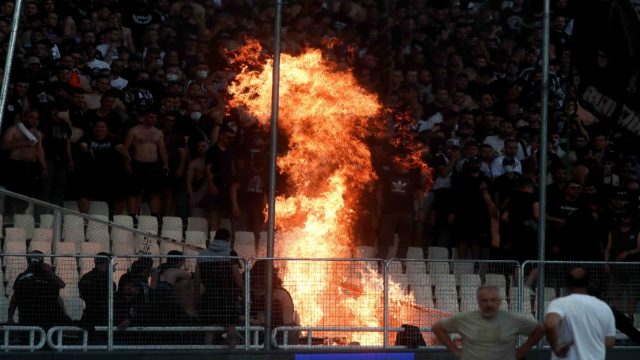 Καταγγελία-ντροπή: ΜΑΤ χτύπησαν 13χρονο παιδί και τον πατέρα του στον τελικό του Κυπέλλου Ελλάδας! (video)