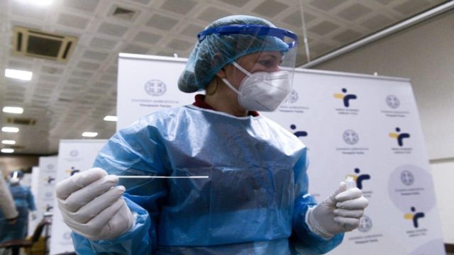 Κορωνοϊός: 4.701 νέα κρούσματα – 22 νέκροι – 238  διασωληνωμένοι