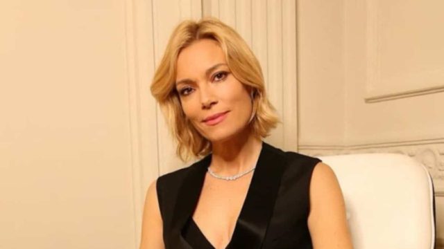 Τράβηξε όλα τα βλέμματα πάνω της: Η Βίκυ Καγιά εντυπωσίασε στις Κάννες φορώντας το πιο sexy φόρεμα