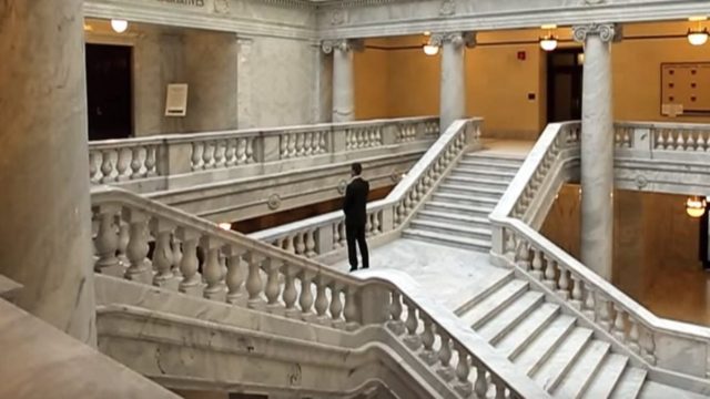 Περίμενε να φτάσει η νύφη – Η αντίδρασή του μόλις την κοίταξε, είναι πραγματικά ανεκτίμητη