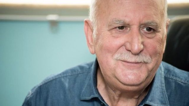 Άλλος άνθρωπος ο Γιώργος Παπαδάκης: Έτσι ήταν πριν από 30 χρόνια στην πρώτη του εκπομπή (Video)