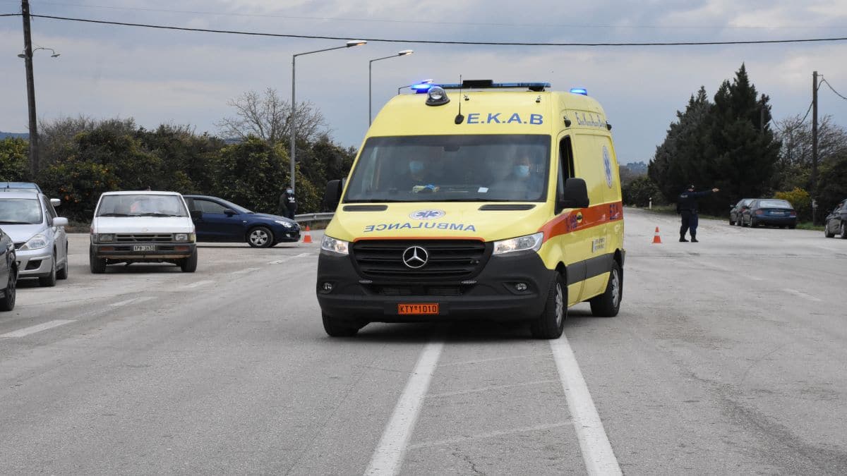 Τραγωδία στον Βόλο: Νεκρός οδηγός που έπεσε πάνω σε κολώνα της ΔΕΗ