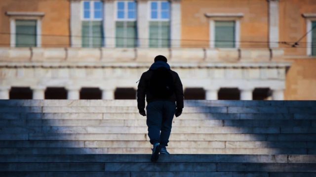 Αρση μέτρων: Επιστροφή στην κανονικότητα, μετά από δύο χρόνια -Τι αλλάζει από σήμερα