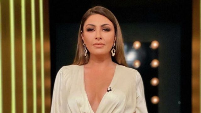 Η Έλενα Παπαρίζου το αποκάλυψε: Σε αυτή την ηλικία έκανε το πρώτο της μπότοξ
