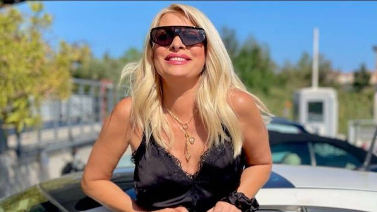 Σούσουρο με την Ελένη Μενεγάκη: Με φόρεμα 570 ευρώ στους διαδρόμους του Mega