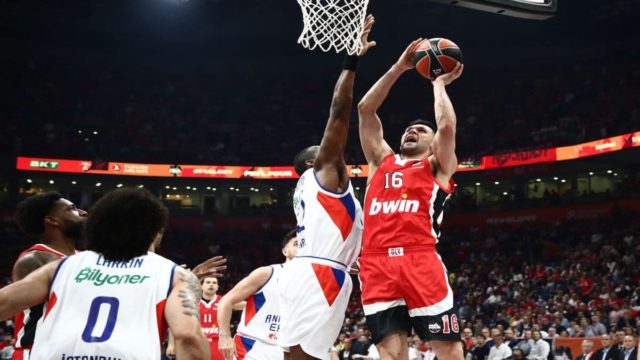Euroleague: Κατάληψη από τους οπαδούς του Ολυμπιακού στη Stark Arena