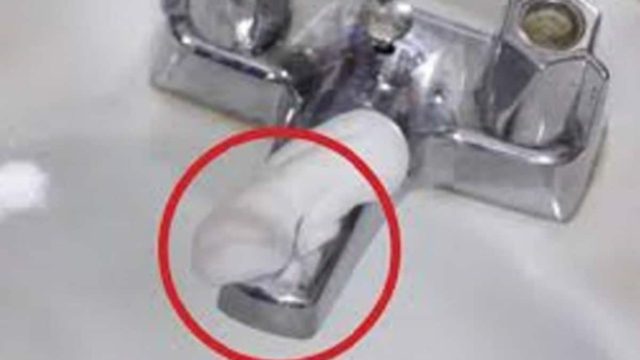 Ακούγεται τρελό, αλλά ισχύει: Βάλτε αφρό ξυρίσματος στο νεροχύτη – Μόλις δείτε τι κάνει θα τρέξετε να το δοκιμάσετε (Video)