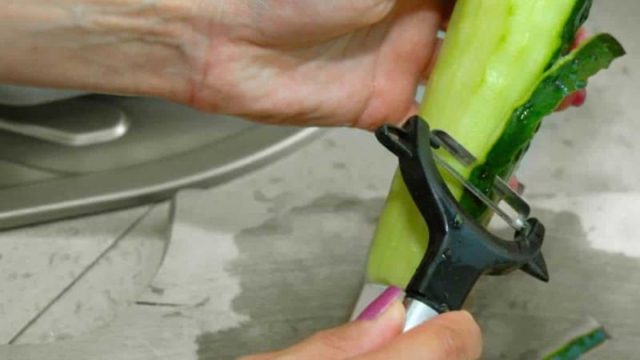 Δε θα ξαναπετάξετε τις φλούδες από το αγγούρι: Έτσι θα εξαφανίσετε τα μυρμήγκια από το σπίτι