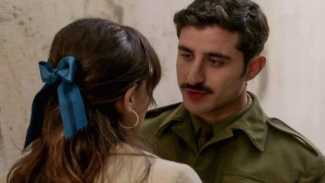 Άγριες Μέλισσες: Μπάμπης και Κορίνα αποφασίζουν να κλεφτούν – Τότε ο Μελέτης…