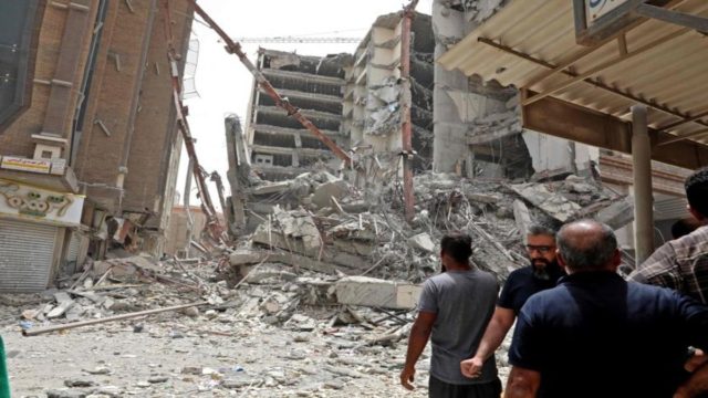 Ασύλληπτη τραγωδία με κατάρρευση 10οροφου κτιρίου: Τουλάχιστον 4 νεκροί και 80 εγκλωβισμένοι (video)