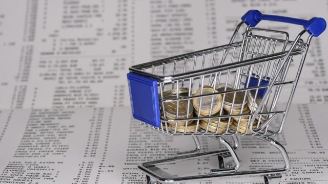 Τα απόνερα της ακρίβειας: Μείωσαν την κατανάλωση του ρεύματος 6 στους 10 – «Κομμένο» και το σούπερ μάρκετ