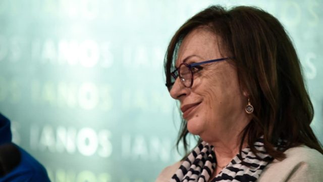 «Είναι μια πράξη…» – Σπαραγμός με την Χάρις Αλεξίου