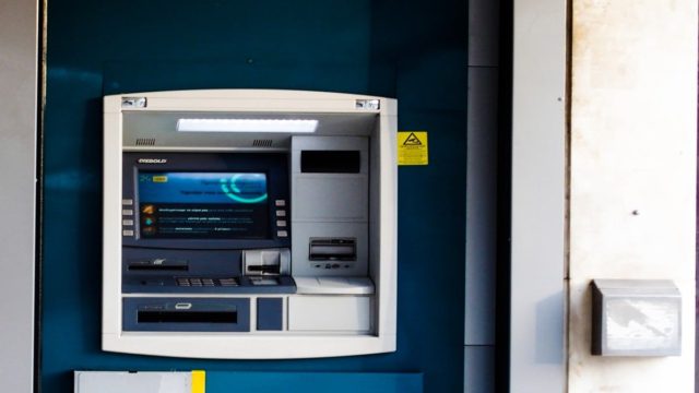 Άμα δείτε αυτό στο ATM φύγετε μακριά – Μπορούν να σας «αδειάσουν» τους λογαριασμούς