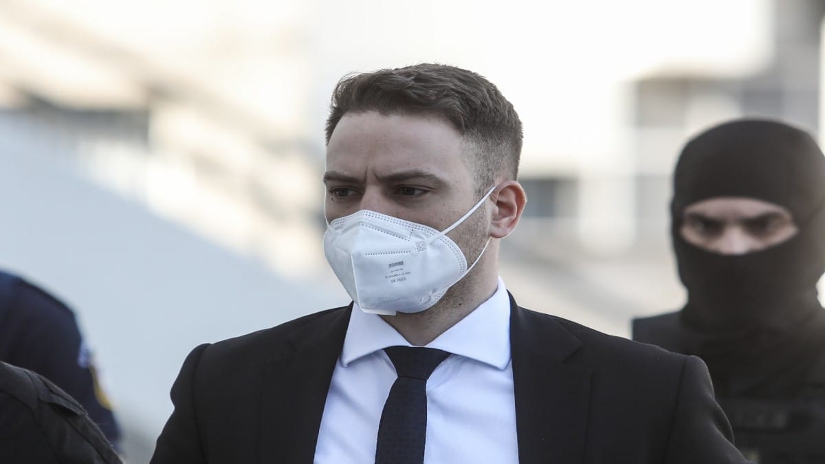 Ολοκληρώθηκε μετά από 10 ώρες η απολογία του Μπάμπη Αναγνωστόπουλου – Οι διάλογοι με την εισαγγελέα και οι συγγνώμες που ζήτησε στο τέλος