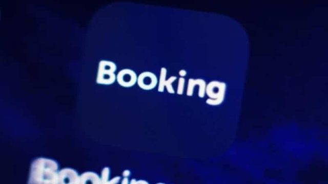 Καταγγελία σοκ για Booking.com: Αυθαίρετες χρεώσεις