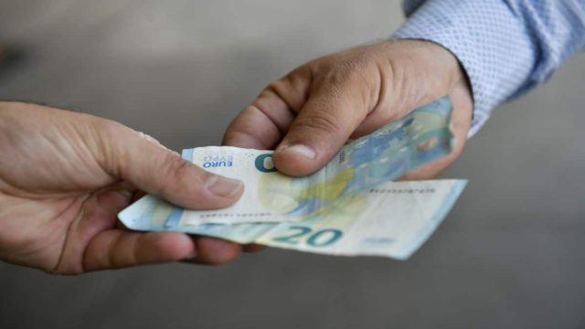 Πανικός με το επίδομα voucher 600 ευρώ: Πότε χάνετε το κουπόνι – Ποιοι είναι οι δικαιούχοι