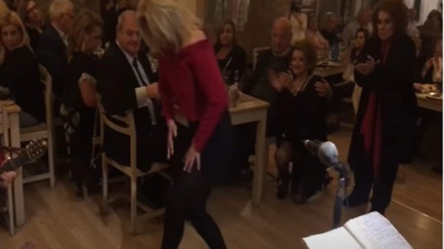Το βαρύ ζεϊμπέκικο της Ζήνας Κουτσελίνη που άφησε άφωνους τους πάντες