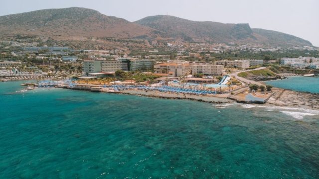 Αυτό είναι το ελληνικό νησί, πόλος έλξης για πάνω από 300 χιλιάδες επισκέπτες, λόγω ενός πολύ ιδιαίτερου αξιοθέατου