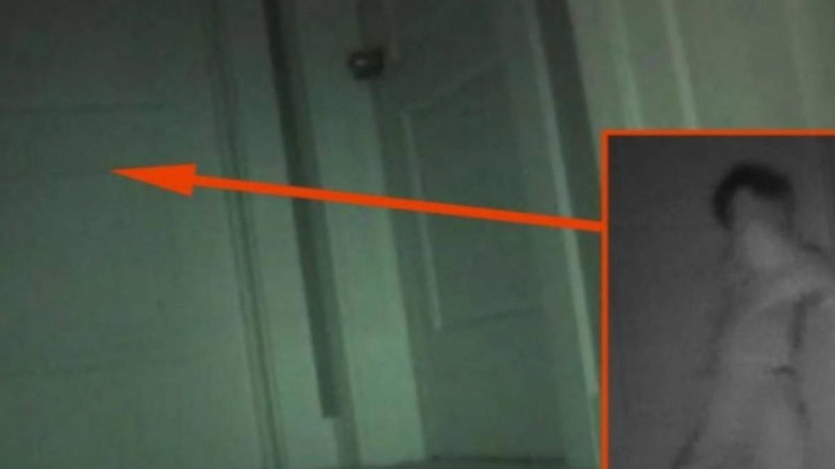 Κάθε βράδυ, η κόρη τους έχανε τα παιχνίδια. Όταν οι γονείς της είδαν τι κατέγραψε η κρυφή κάμερα, πάγωσαν!