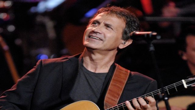 Να και κάτι που δεν ξέραμε: Τα άγνωστα, δύσκολα παιδικά χρόνια του Γιώργου Νταλάρα