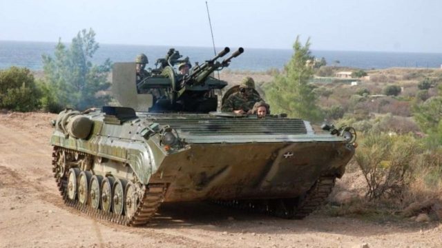 Πόλεμος στην Ουκρανία: Ποια τεθωρακισμένα θα παραδώσει η Ελλάδα και με ποια θα τα αντικαταστήσει – Η συμφωνία με τη Γερμανία