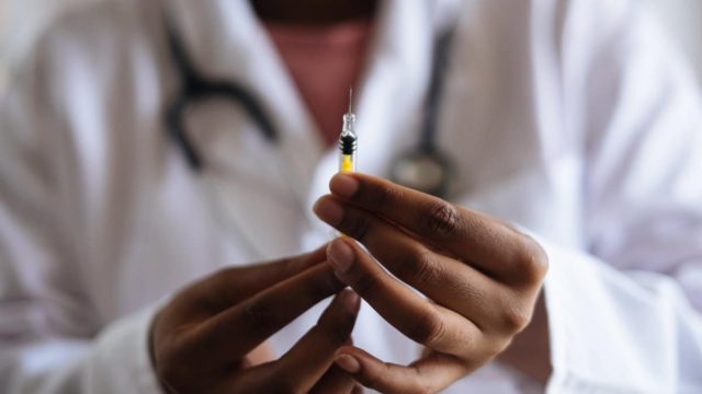 Η Moderna πραγματοποιεί δοκιμές εμβολίων κατά της ευλογιάς των πιθήκων