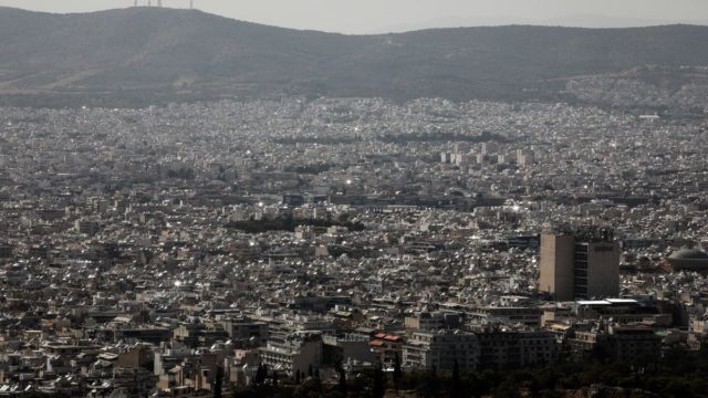 ΕΝΦΙΑ: Πώς να πληρώσετε λιγότερο – Τα 10 συχνά λάθη (Video)