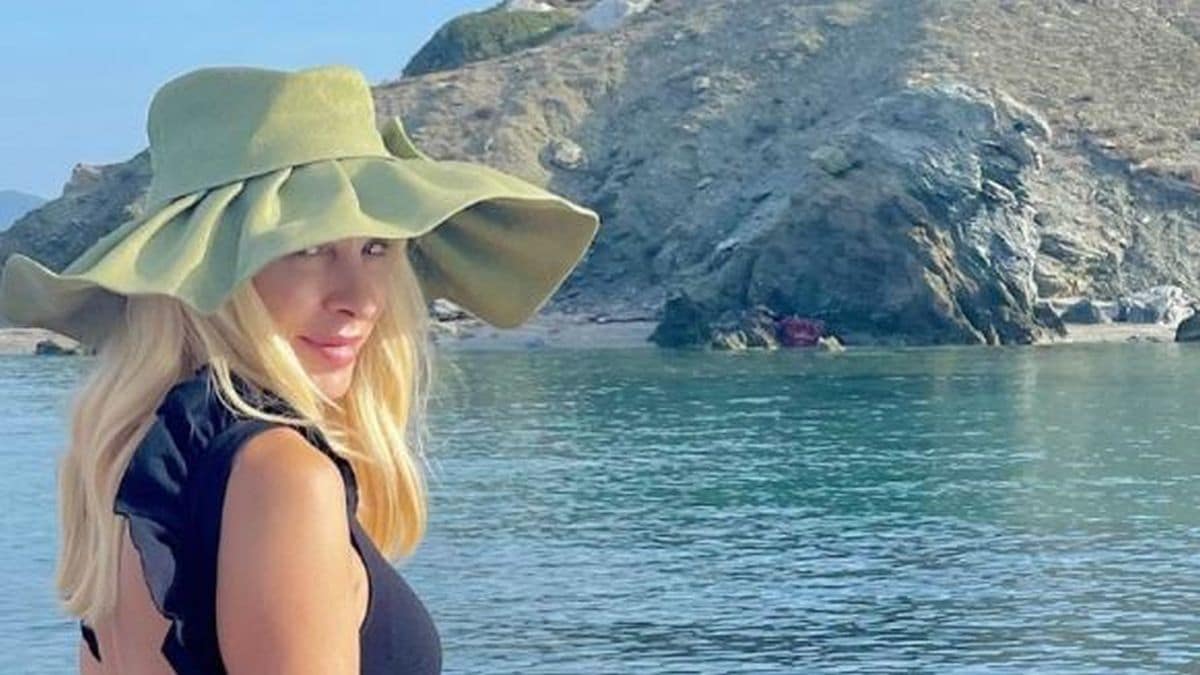 Ονειρεμένη απόδραση για την Ελένη Μενεγάκη: Στην Κάρυστο με το σκάφος των 100.000 ευρώ που διαθέτει!