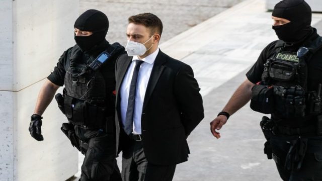 Έγκλημα στα Γλυκά Νερά: «Άρπαξε από την Καρολάιν 70.000 ευρώ και 1.000 ευρώ κάθε μήνα!» – «Χείμαρρος» αποκαλύψεων για τον Μπάμπη από τον πατέρα της Καρολάιν