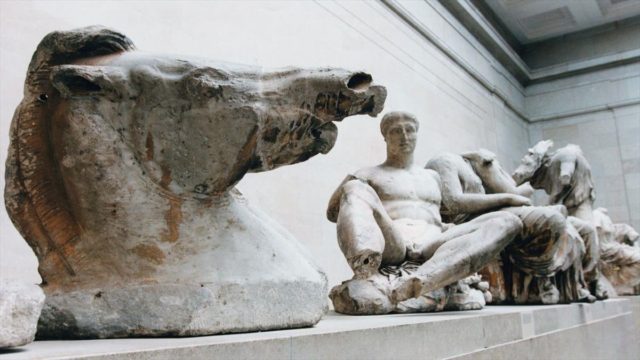 Νέα τροπή στη διαμάχη για τα Γλυπτά του Παρθενώνα – «Τα βρήκαμε πεταμένα στα ερείπια», ισχυρίζεται η Βρετανία!